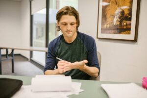 Read more about the article How to Set Realistic Decluttering Methods Goals